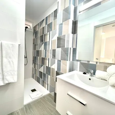 Standard Studio, Wifi, Rooftop Pool That Has A Beautiful Ocean View In Puerto De La Cruz Puerto de la Cruz (Tenerife)