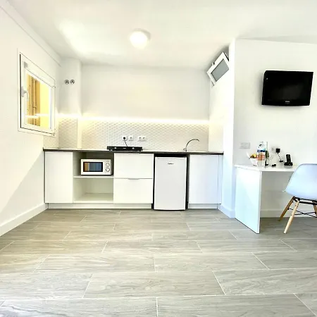 Standard Studio, Wifi, Rooftop Pool That Has A Beautiful Ocean View In Puerto De La Cruz Puerto de la Cruz (Tenerife)