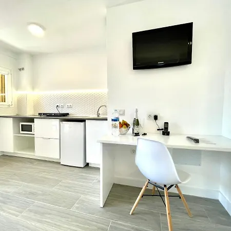 Standard Studio, Wifi, Rooftop Pool That Has A Beautiful Ocean View In Puerto De La Cruz * Puerto de la Cruz (Tenerife)