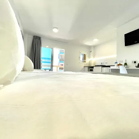 Standard Studio, Wifi, Rooftop Pool That Has A Beautiful Ocean View In Puerto De La Cruz
